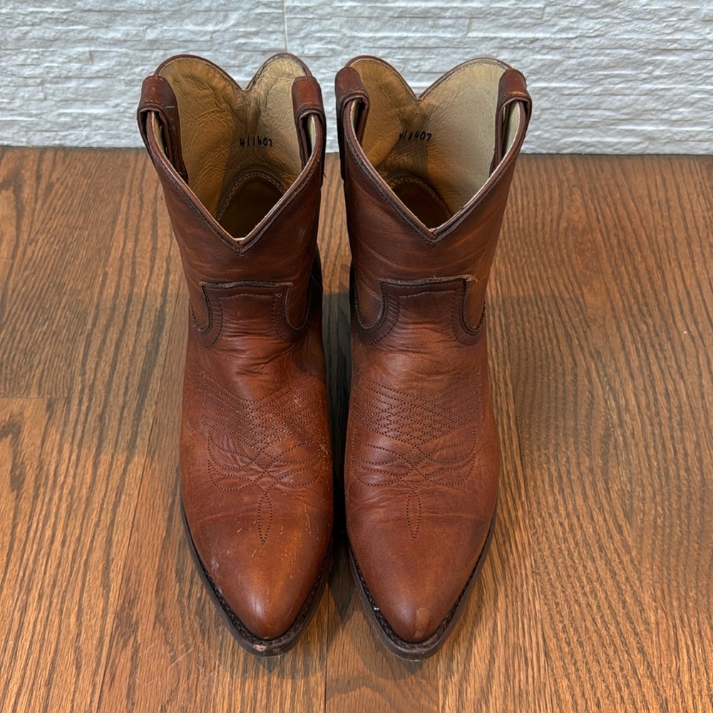Frye Low Cowboy Boots Brown - size 8 and very good condition